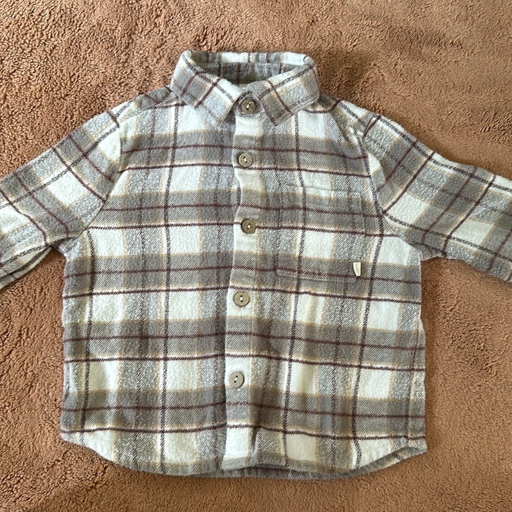 Rylee and Cru flannel button down shirt. 100%cotton. Size 12-18 months.